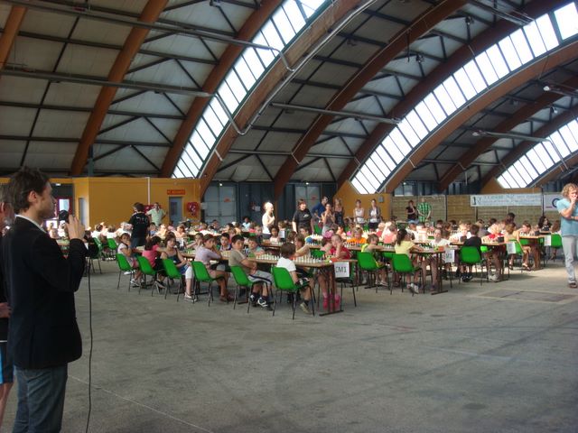 4ième MAXI TOURNOI SCOLAIRE . JUIN 2011 - Echiquier ledonien dsc05261.jpg (large)