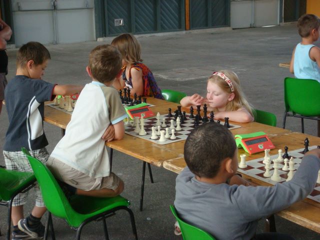 4ième MAXI TOURNOI SCOLAIRE . JUIN 2011 - Echiquier ledonien dsc05263.jpg (large)