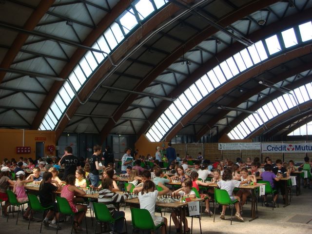 4ième MAXI TOURNOI SCOLAIRE . JUIN 2011 - Echiquier ledonien dsc05267.jpg (large)