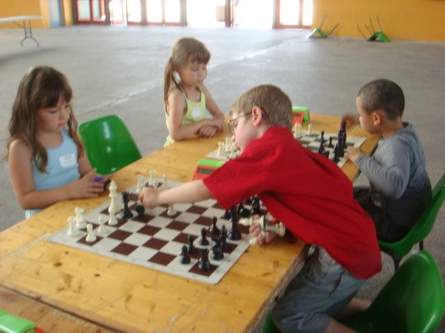4ième MAXI TOURNOI SCOLAIRE . JUIN 2011 - Echiquier ledonien dsc05270.jpg (large)