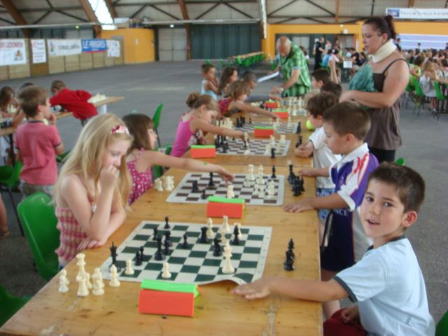 4ième MAXI TOURNOI SCOLAIRE . JUIN 2011 - Echiquier ledonien dsc05274.jpg (large)