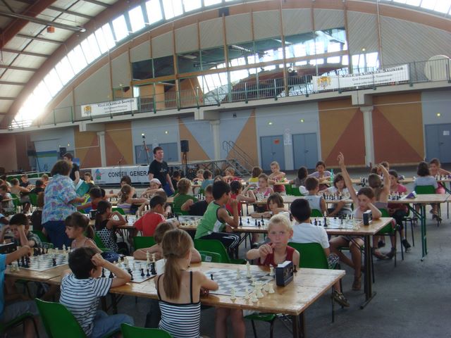 4ième MAXI TOURNOI SCOLAIRE . JUIN 2011 - Echiquier ledonien dsc05275.jpg (large)