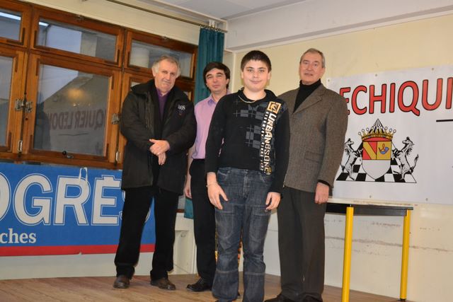 Championnat individuel des jeunes du Jura. 21 & 22 janvier 2012 - Echiquier ledonien championnats_du_jura_21_22_janv_2012_suite_142.jpg (large)