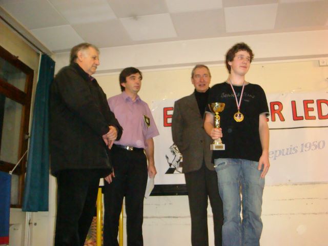 Championnat individuel des jeunes du Jura. 21 & 22 janvier 2012 - Echiquier ledonien dsc05943.jpg (large)