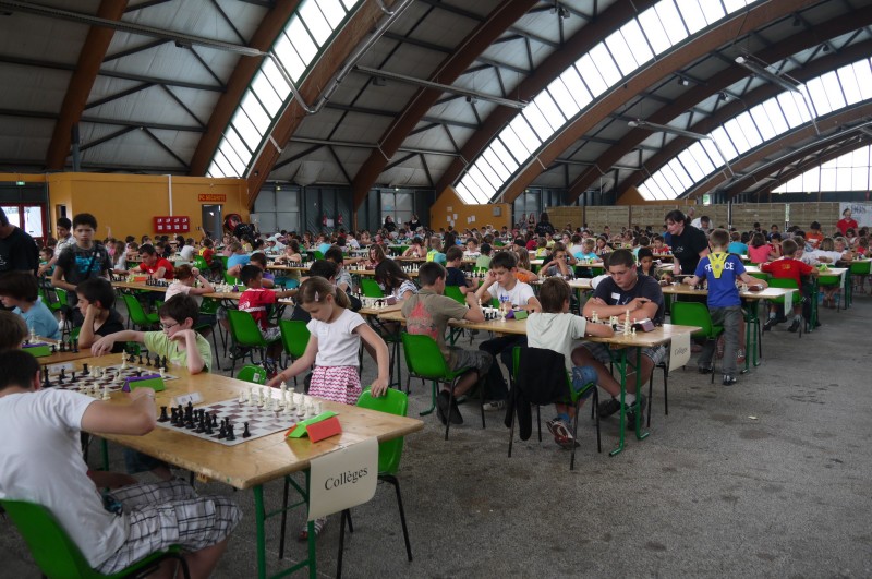 Maxi-Tournoi scolaire d'échecs 2012 - Echiquier ledonien 03_inaug__place_.jpg (large)
