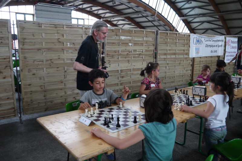 Maxi-Tournoi scolaire d'échecs 2012 - Echiquier ledonien 04_inaug__place_.jpg (large)