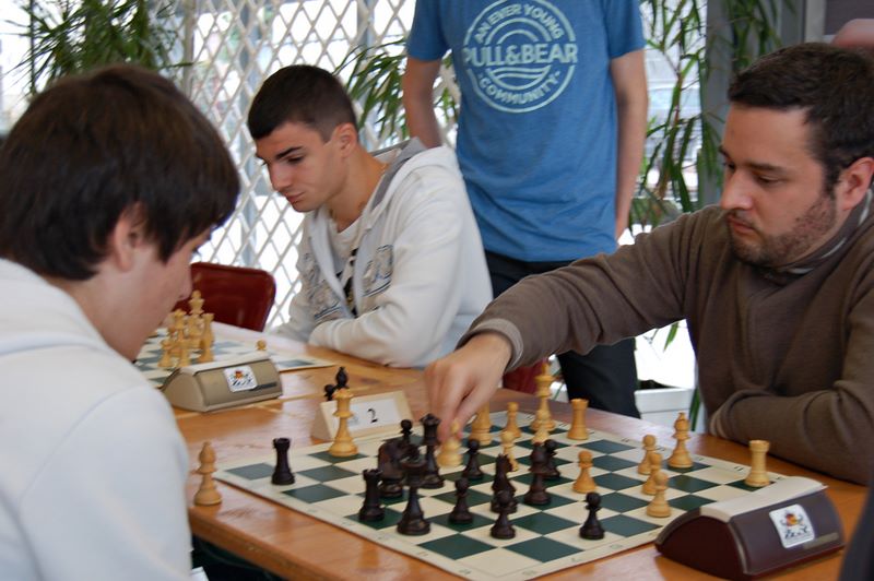 8ème Blitz Renault le 1 juin 2013 - Echiquier ledonien pascal_turle_blitz_renaul_2013__41_.jpg (large)