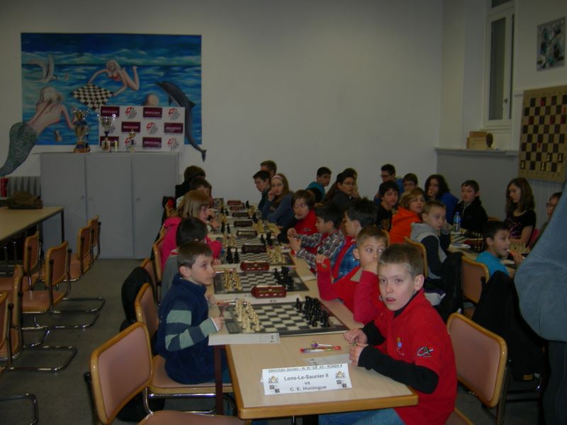 Echecs et Mat en Alsace.Nationale III jeunes.Mulhouse le  17 mars 2013 - Echiquier ledonien dscn3552.jpg (large)