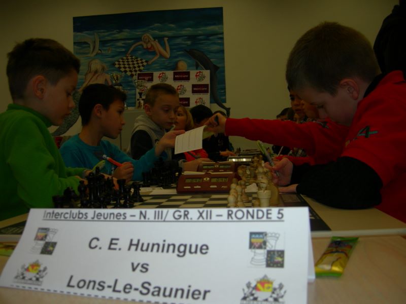 Echecs et Mat en Alsace.Nationale III jeunes.Mulhouse le  17 mars 2013 - Echiquier ledonien dscn3567.jpg (large)