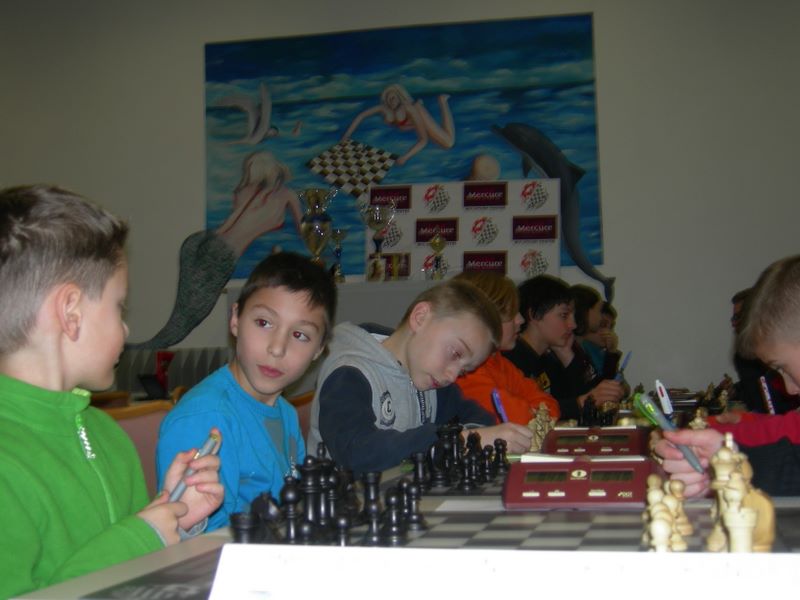 Echecs et Mat en Alsace.Nationale III jeunes.Mulhouse le  17 mars 2013 - Echiquier ledonien dscn3569.jpg (large)