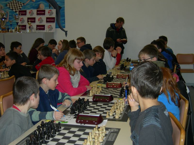 Echecs et Mat en Alsace.Nationale III jeunes.Mulhouse le  17 mars 2013 - Echiquier ledonien dscn3570.jpg (large)