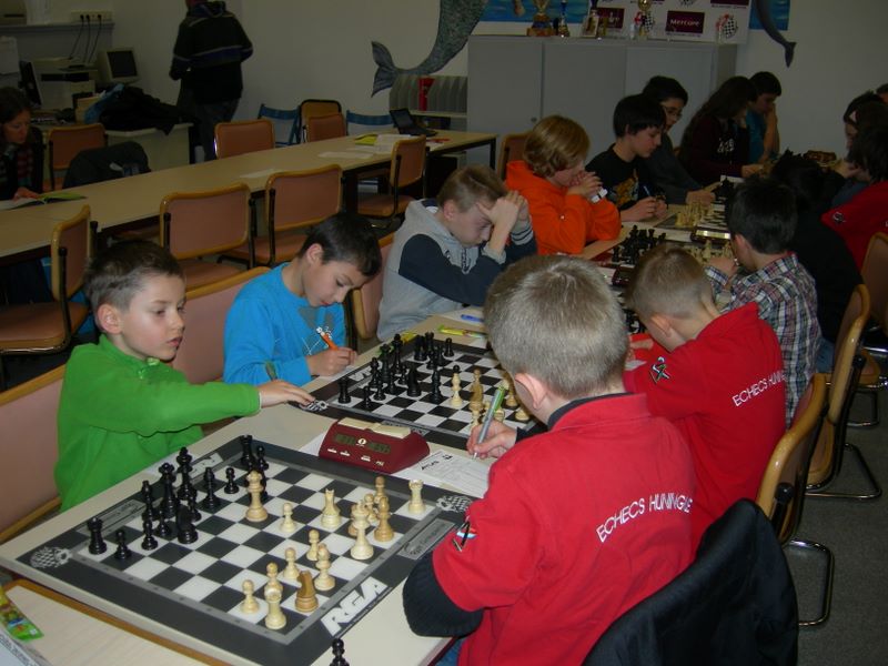 Echecs et Mat en Alsace.Nationale III jeunes.Mulhouse le  17 mars 2013 - Echiquier ledonien dscn3578.jpg (large)