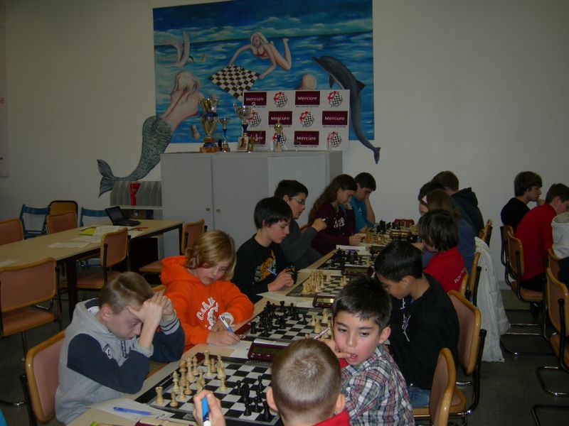 Echecs et Mat en Alsace.Nationale III jeunes.Mulhouse le  17 mars 2013 - Echiquier ledonien dscn3579.jpg (large)