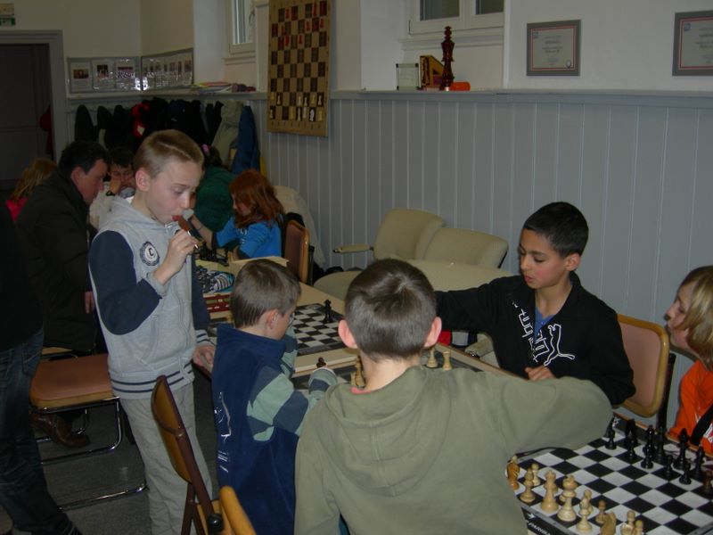 Echecs et Mat en Alsace.Nationale III jeunes.Mulhouse le  17 mars 2013 - Echiquier ledonien dscn3582.jpg (large)