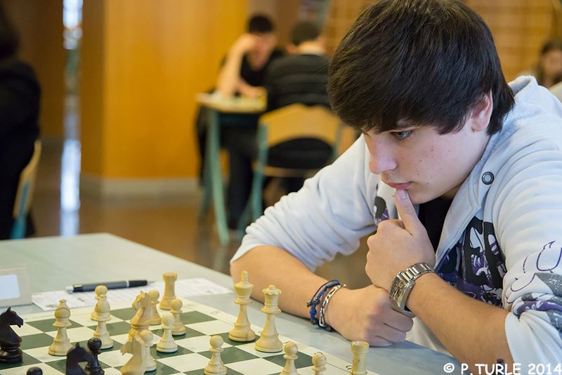 Championnat d’Echecs jeunes du Jura.Lons le Saunier le 15 & 16 février 2014 - Echiquier ledonien pascal_turle_champ_jeune_jura__12_.jpg (large)