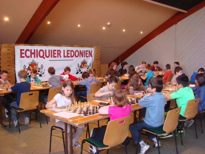 Fin de la Nationale III jeunes, début de la Nationale IV jeunes.Lons le Saunier le 13 avril 2014 - Echiquier ledonien dsc08066.jpg (large)