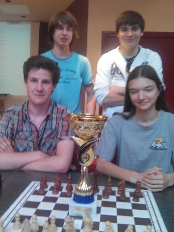 Finale nationale des Lycées d’Echecs par équipe.Nancy 2014 - Echiquier ledonien img_20140525_124051.jpg (large)