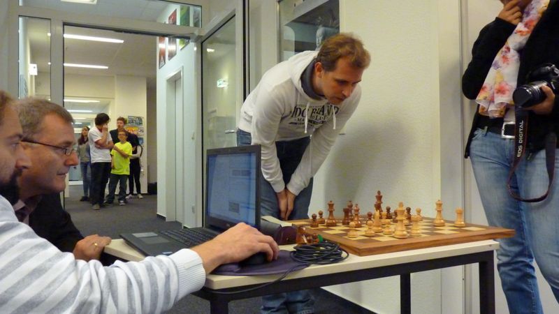 Rencontre franco-allemande à Hambourg  2014- dans les locaux de ChessBase - Echiquier ledonien p1110012.jpg (large)