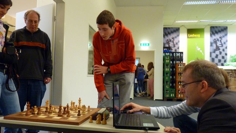 Rencontre franco-allemande à Hambourg  2014- dans les locaux de ChessBase - Echiquier ledonien p1110014.jpg (large)