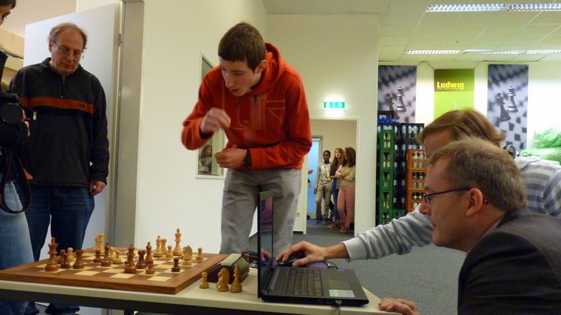 Rencontre franco-allemande à Hambourg  2014- dans les locaux de ChessBase - Echiquier ledonien p1110015.jpg (large)