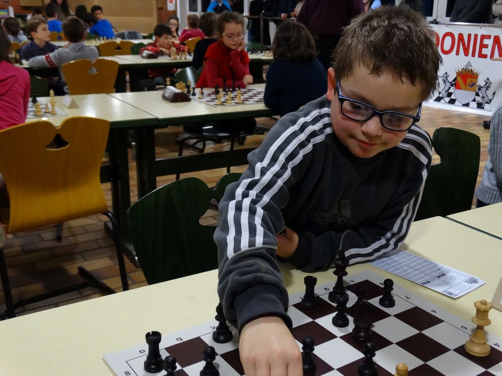 Championnats d’échecs des jeunes du Jura.Lons le Saunier le 16 & 17  janvier 2016 - Echiquier ledonien dsc01575.jpg (large)