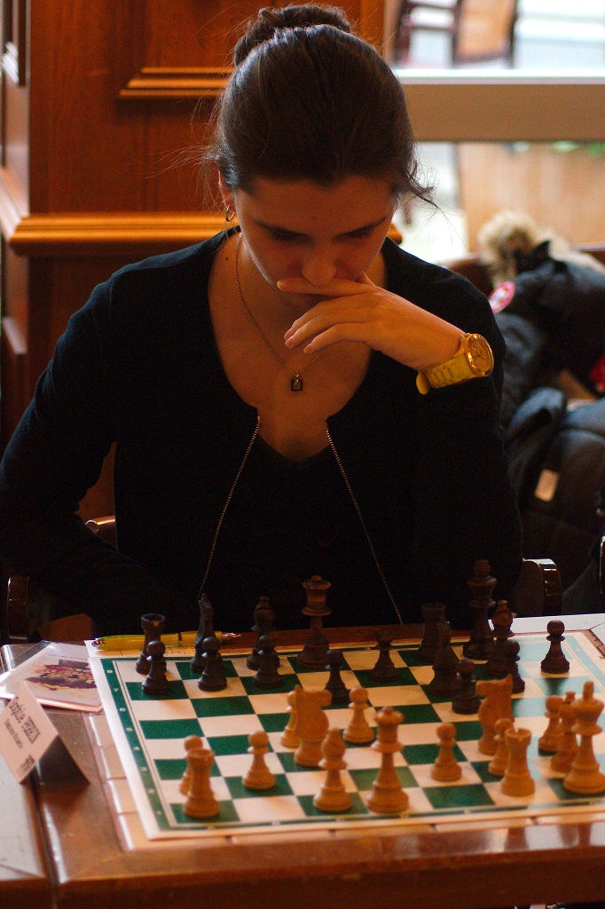 Nino Maisuradze, trois fois championne de France d’Echecs a affrontée en simultanée 24 adversaires - Echiquier ledonien nino__10_.jpg (large)