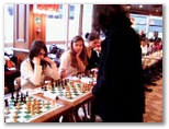 Nino Maisuradze, trois fois championne de France d’Echecs a affrontée en simultanée 24 adversaires - Echiquier ledonien: nino__6_.jpg