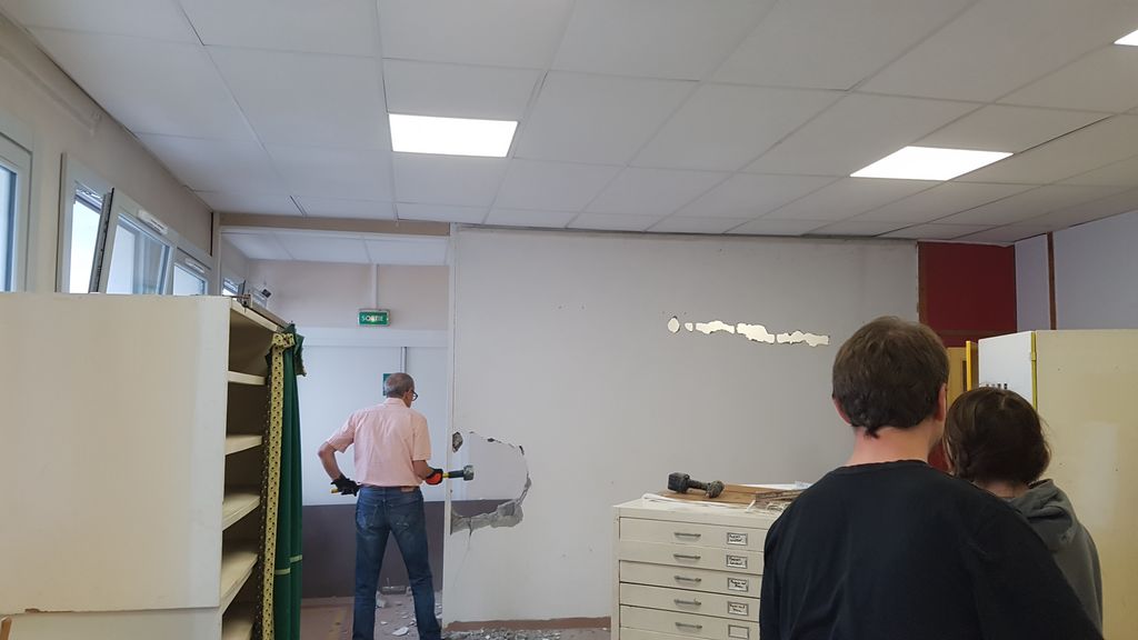 Rénovation de la nouvelle salle d'echecs Espace des Mouillères le 2 septembre 2017 - Echiquier ledonien 20170902_083145.jpg (large)