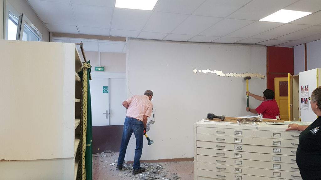 Rénovation de la nouvelle salle d'echecs Espace des Mouillères le 2 septembre 2017 - Echiquier ledonien 20170902_083213.jpg (large)