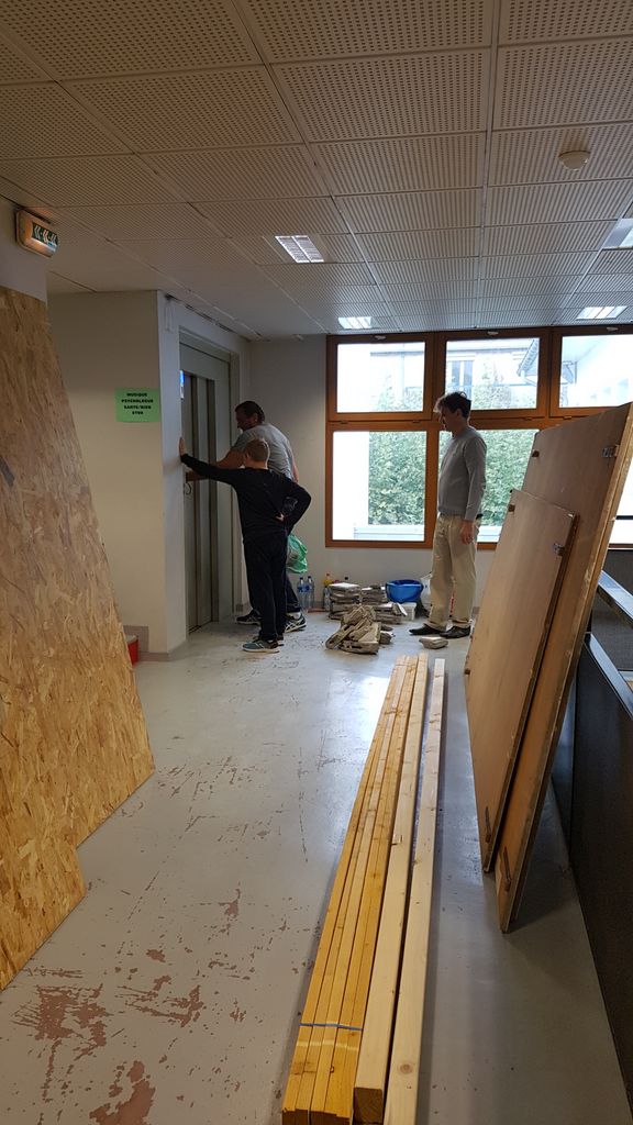 Rénovation de la nouvelle salle d'echecs Espace des Mouillères le 2 septembre 2017 - Echiquier ledonien 20170902_093142.jpg (large)