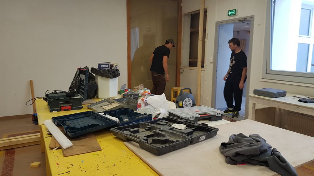 Rénovation de la nouvelle salle d'echecs Espace des Mouillères le 2 septembre 2017 - Echiquier ledonien 20170902_093551.jpg (large)