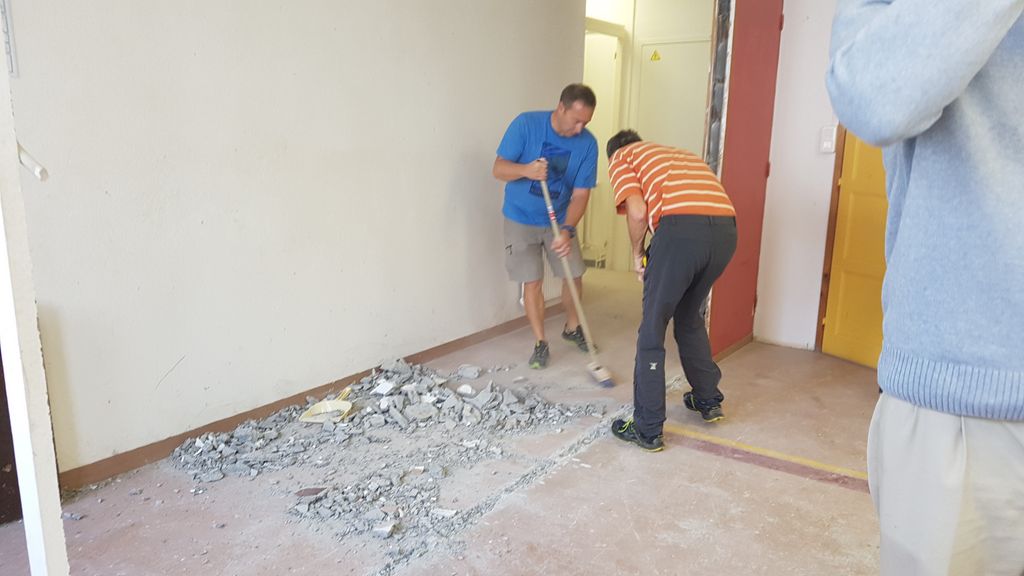 Rénovation de la nouvelle salle d'echecs Espace des Mouillères le 2 septembre 2017 - Echiquier ledonien 20170902_095251.jpg (large)