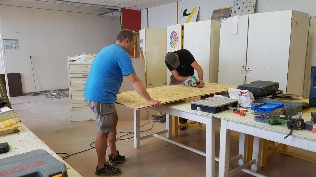 Rénovation de la nouvelle salle d'echecs Espace des Mouillères le 2 septembre 2017 - Echiquier ledonien 20170902_101502.jpg (large)